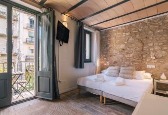 Apt 3 Cipr  s has Balcony rooms