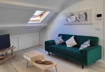 Apartamento Lux2 Santiago allows 18 year olds to book a room