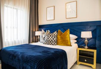 Eirini Elegant - Artemis Apartment Carlswald with Power Backup allows 18 year olds to book a room