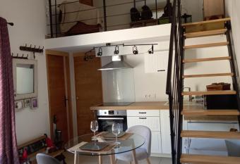 Maison du soleil has Balcony rooms