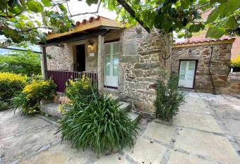 Casa Velha-SantiagoFamilyHouse allows 18 year olds to book a room