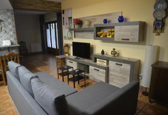 La Pedriza has Balcony rooms