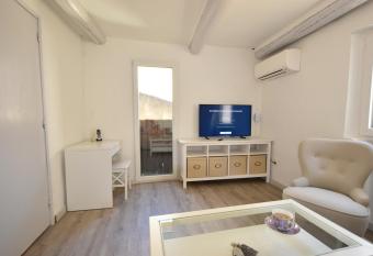 Au Petit Logis has Balcony rooms