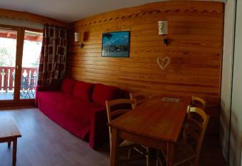 Appartement coeur de station village Saint Francois Longchamp allows 18 year olds to book a room