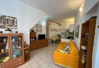 Casa Luna il cuore di Carloforte allows 18 year olds to book a room