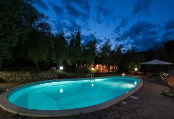 Villa Tara Gaeta allows 18 year olds to book a room