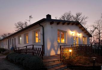 Agriturismo La Gironda allows 18 year olds to book a room