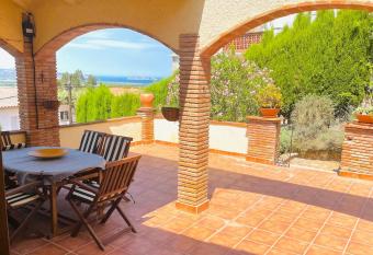 villa avec superbe vue mer has Balcony rooms