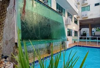 Bombinhas summer beach apart 425 has rooms with a private hot tub