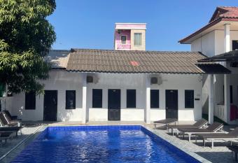 Vientiane Garden Hostel has Balcony rooms