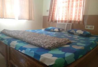 OYO Shree Krishna Cottage allows 18 year olds to book a room