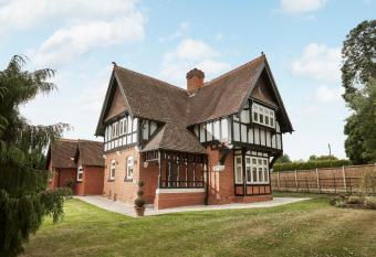 Brockencote Hall has rooms with a private hot tub