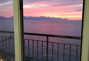 Finestra sul Mare has Balcony rooms