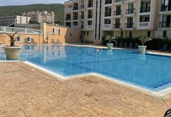 k.k Elenite Vila Astoria 5 allows 18 year olds to book a room