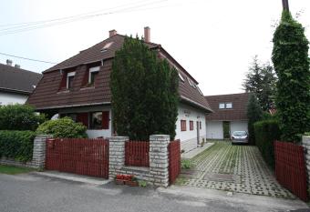 F  vesi Vend  gh  z has Balcony rooms