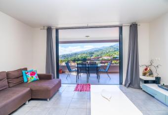 Cosy Oriata 2BR Lodge Papeete has Balcony rooms