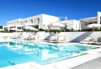 ISA-Residence with swimming-pool in Stintino near the famous La Pelosa-beach has Balcony rooms