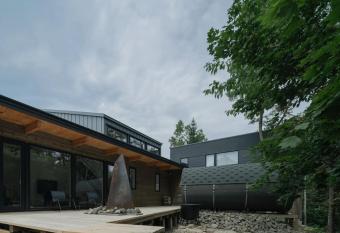 The VILLA KAORU allows 18 year olds to book a room