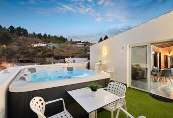   tico Miranda has Balcony rooms