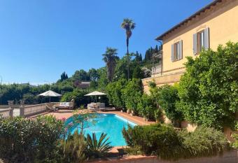 Villa Alberti Apartment allows 18 year olds to book a room