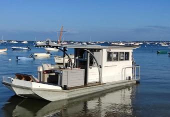Bateau nuit Insolite Astragale allows 18 year olds to book a room