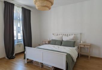 Wohnung in Hallischer Innenstadt has rooms with a private hot tub