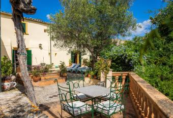 Cas Padri Jordi has Balcony rooms