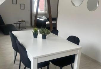 Moderne DG Wohnung in Fellbach bei Stuttgart allows 18 year olds to book a room