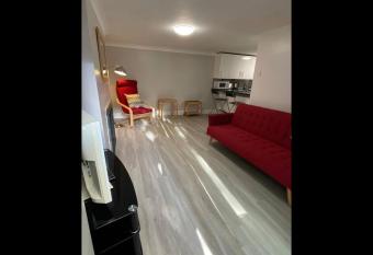 Jesmond Lodge has Balcony rooms