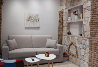 Boutique Eptalofos 15min from airoport and sea has Balcony rooms