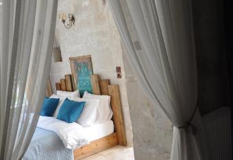 cemil k  y   cave house has Balcony rooms