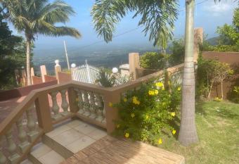 Chateau la Mel has Balcony rooms