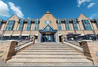 Village Hotel Leeds North allows 18 year olds to book a room