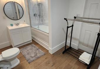 Private walk-out minutes from Trent University has Balcony rooms