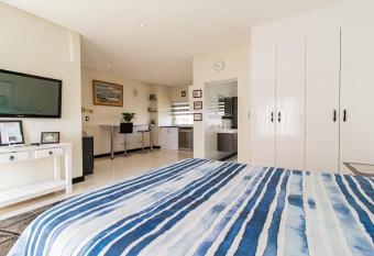 Eye Of Africa Luxury Golf Suite allows 18 year olds to book a room