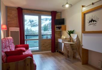 Studio Chamrousse has Balcony rooms