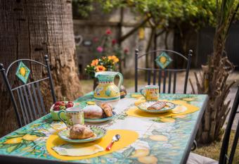 Casa Beatrice has Balcony rooms