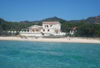 CASA in VILLA SUL MARE + DEPENDANCE EXTRA has Balcony rooms