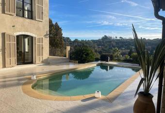 Bastide Magdaleyna Mougins allows 18 year olds to book a room