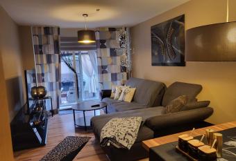 Zum goldenen Hirsch am Paulaner allows 18 year olds to book a room