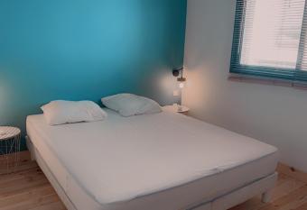 Petit maison de p  cheurs has Balcony rooms