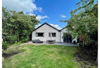 Your Perfect Getaway with Hot Tub has rooms with a private hot tub