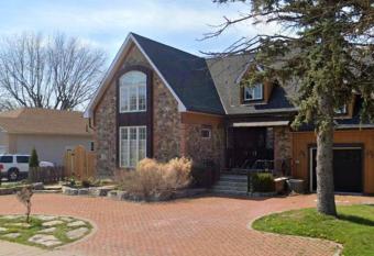 The Stone House has Balcony rooms
