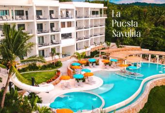La Puesta Sayulita has rooms with a private hot tub