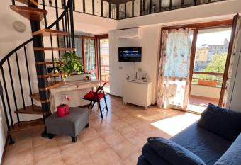Mansardina a pochi passi da Roma has Balcony rooms