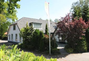 Pension de Eyckenhoff allows 18 year olds to book a room