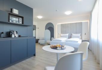 zzzpace Smart-Hotel Bielefeld Zentrum allows 18 year olds to book a room