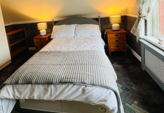 PINEBROOK Apartment shared bathroom has Balcony rooms