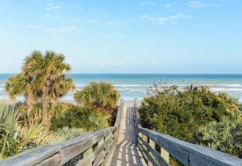 Sea Woods Large 1 Bedroom Condo And A Whole Lot Of Amenities! has Balcony rooms