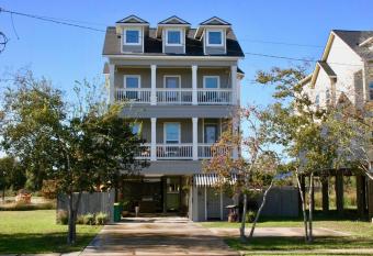 Seabrook/Kemah Paradise has rooms with a private hot tub